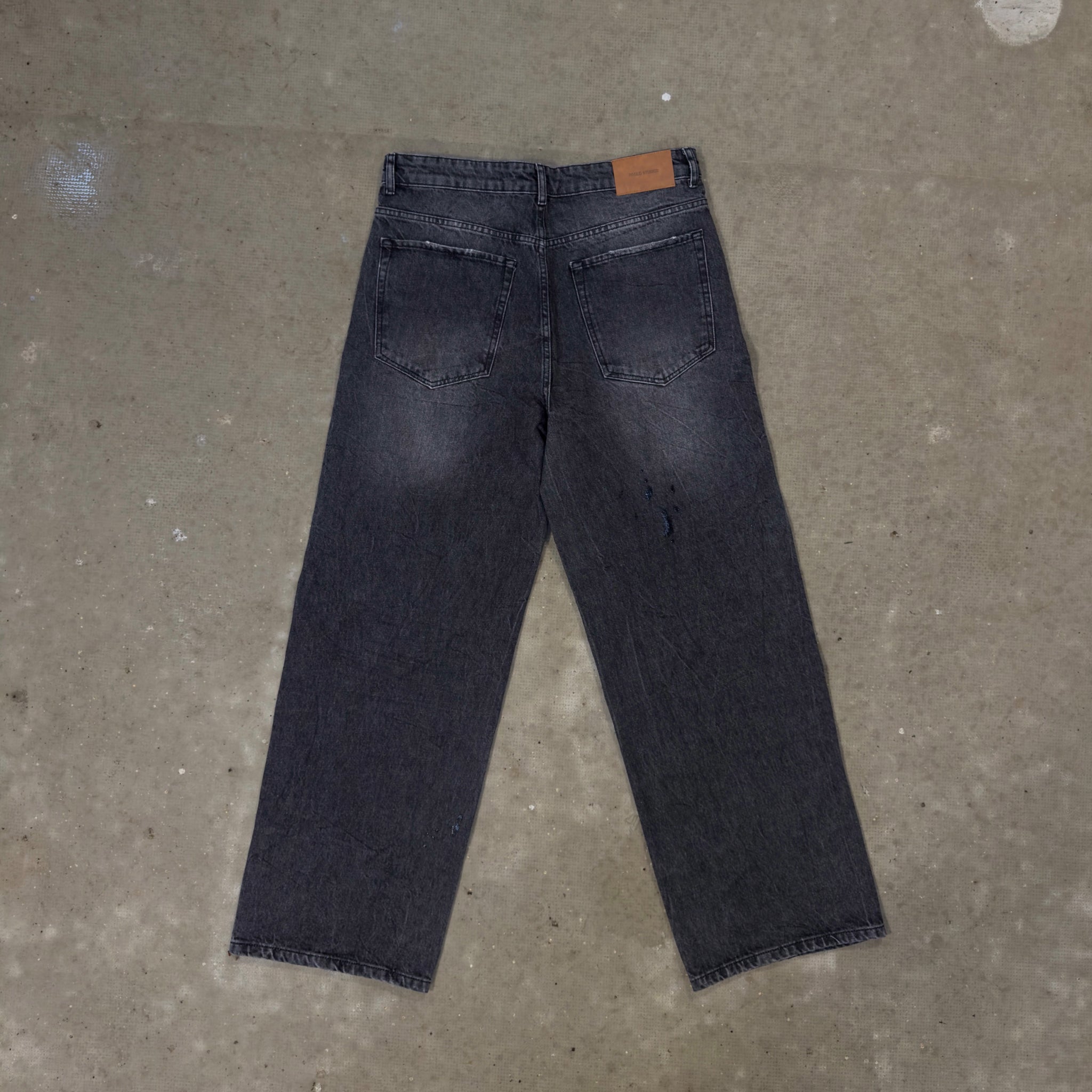 WASHED BLACK DENIM - STRAIGHT FIT