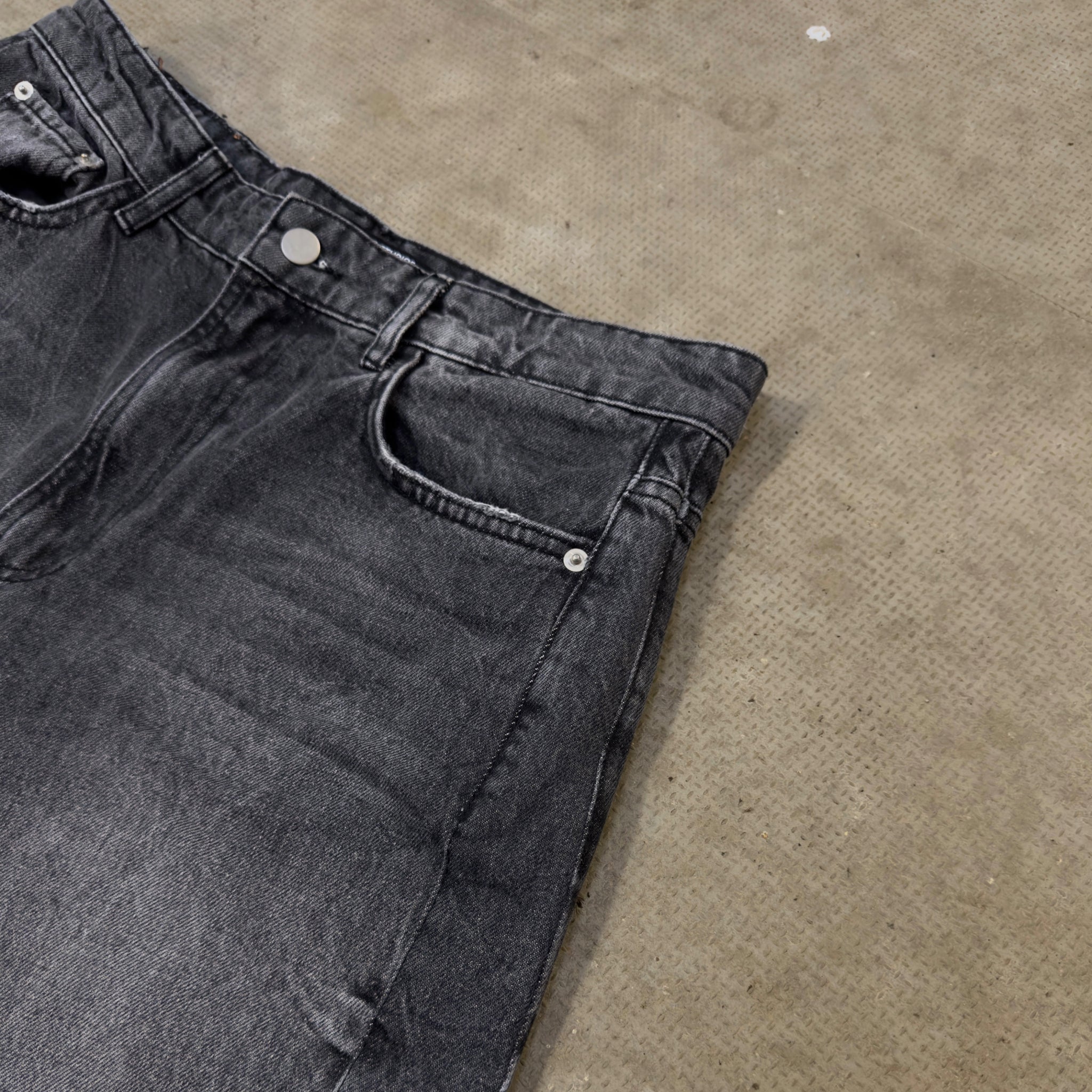 WASHED BLACK DENIM - REWORKED FIT