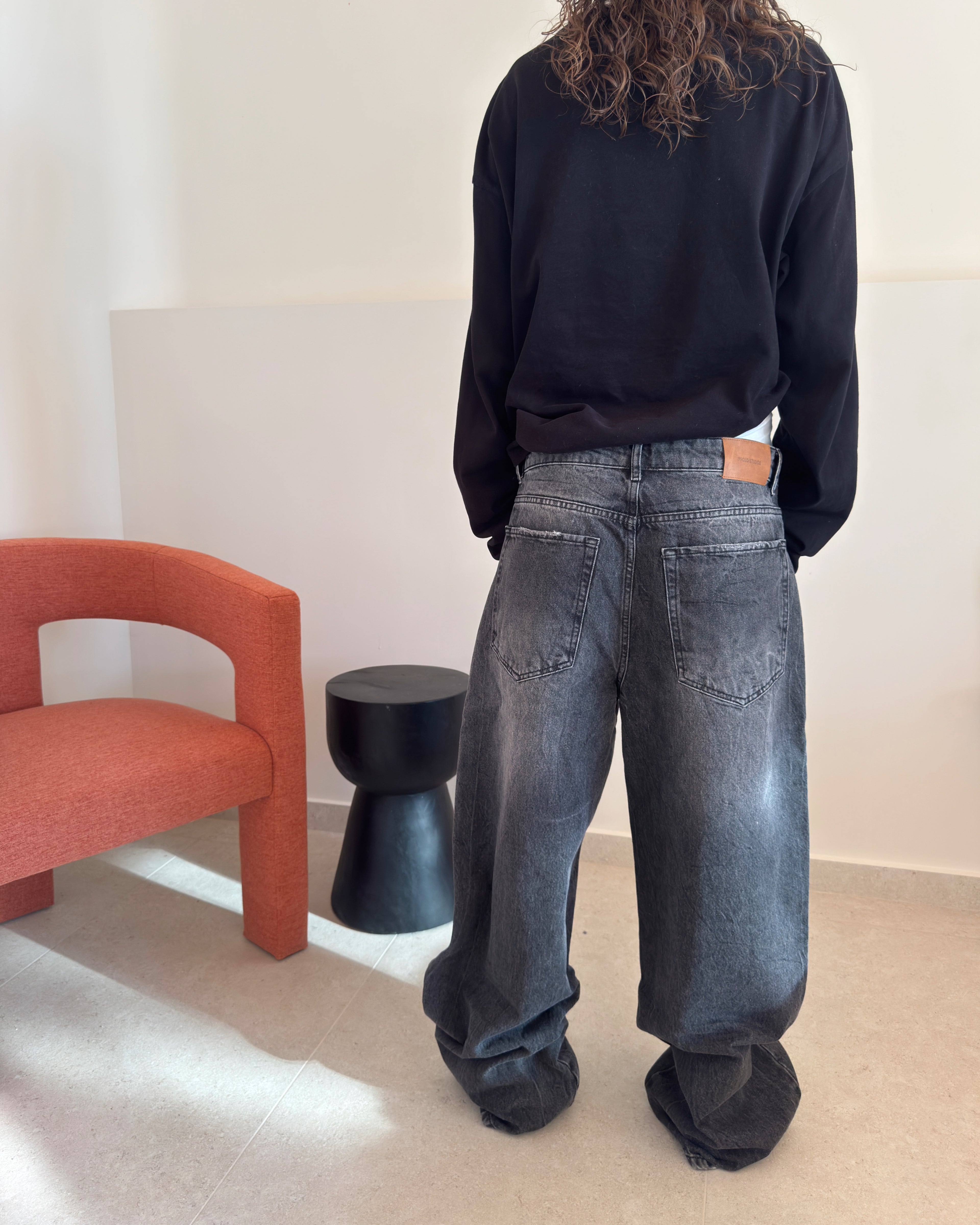 WASHED BLACK DENIM - STRAIGHT FIT
