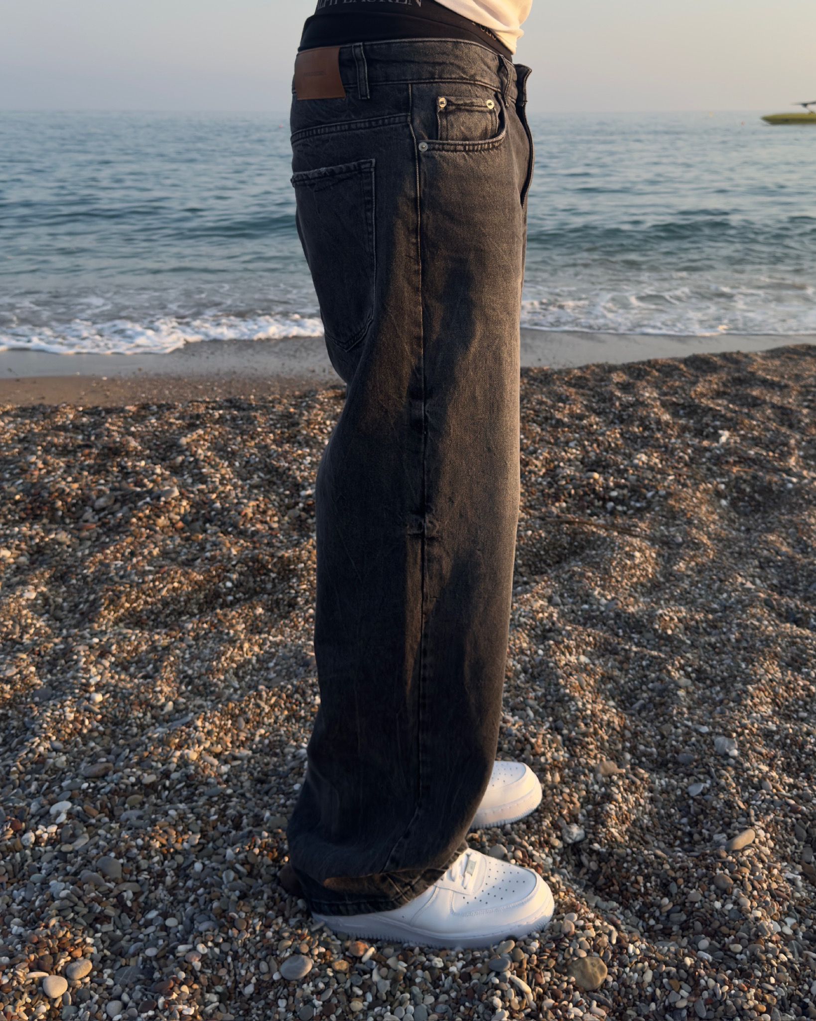 WASHED BLACK DENIM - STRAIGHT FIT