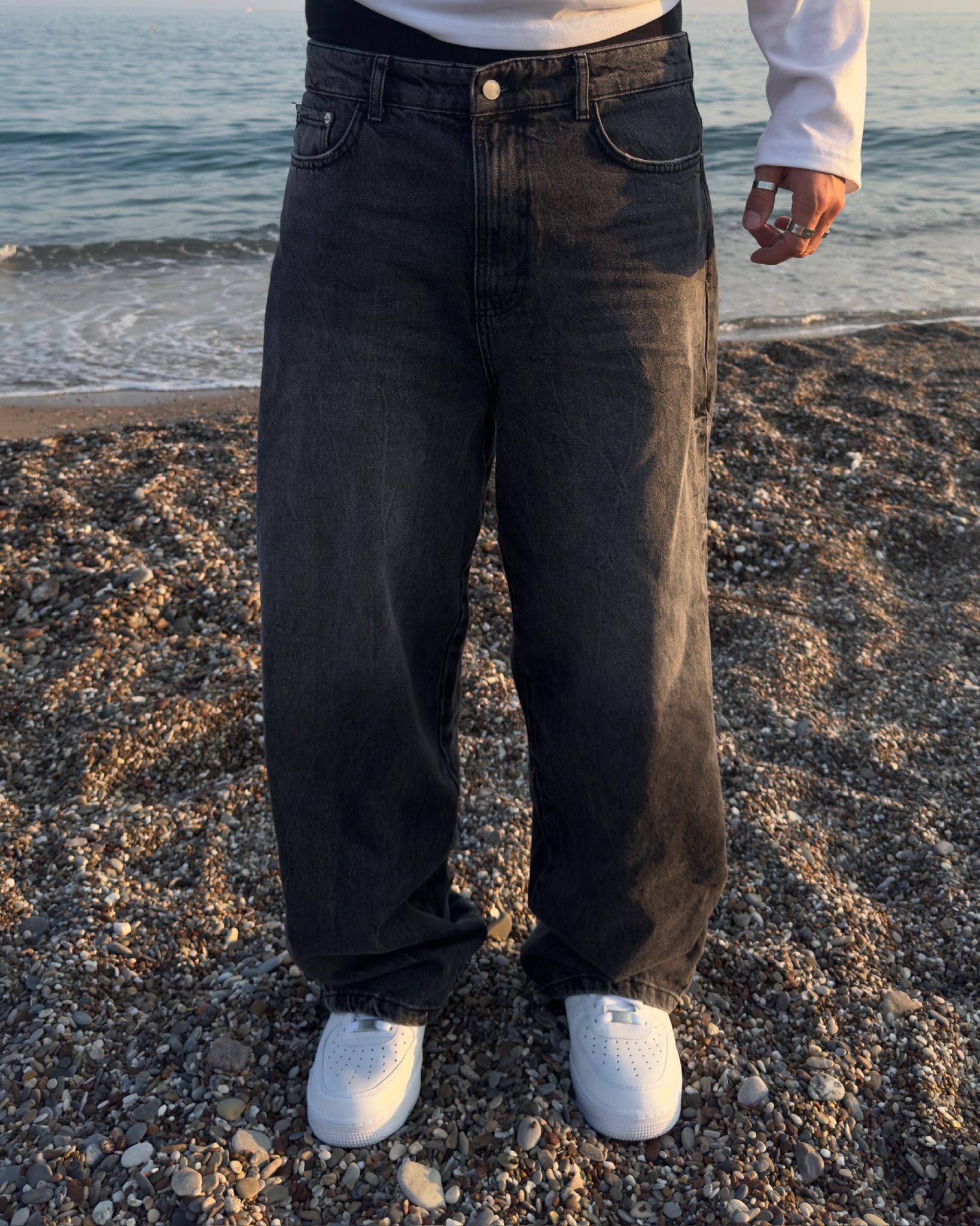 WASHED BLACK DENIM - STRAIGHT FIT