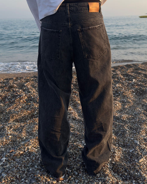 WASHED BLACK DENIM - STRAIGHT FIT